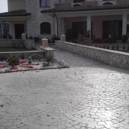 مزرعة للإقامة Antica Casa Scardone *